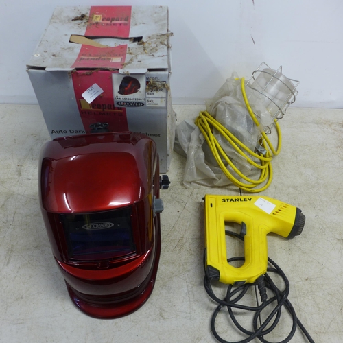 2121 - Three assorted items including an Leopard Helmets Leo-WH86 auto darkening welding mask, a 110v work ... 