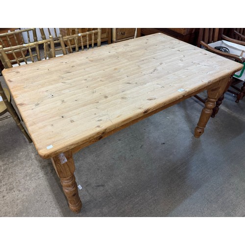 224 - A Victorian style pine farmhouse kitchen table