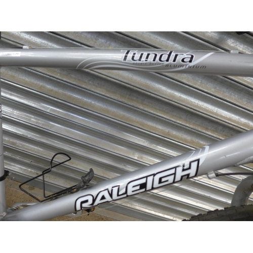 2271 - An aluminium framed Raleigh Tundra mountain bike