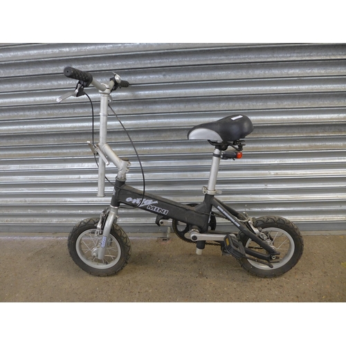 2272 - An Onza Mini stunt bike