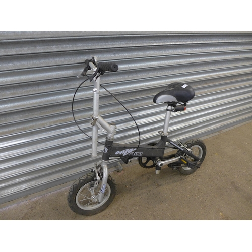 2272 - An Onza Mini stunt bike