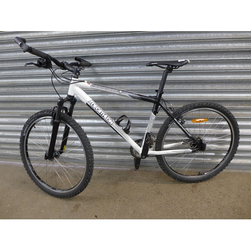 2273 - A Decathlon Rockrider aluminium framed front suspension mountain bike