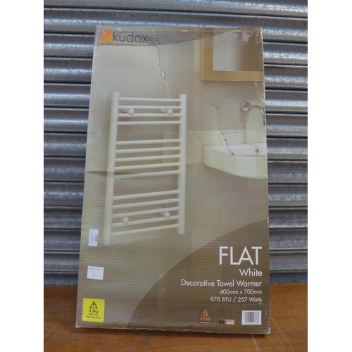 2388 - A Kudox flat white decorative towel warmer (400mm x 700mm) - 257W