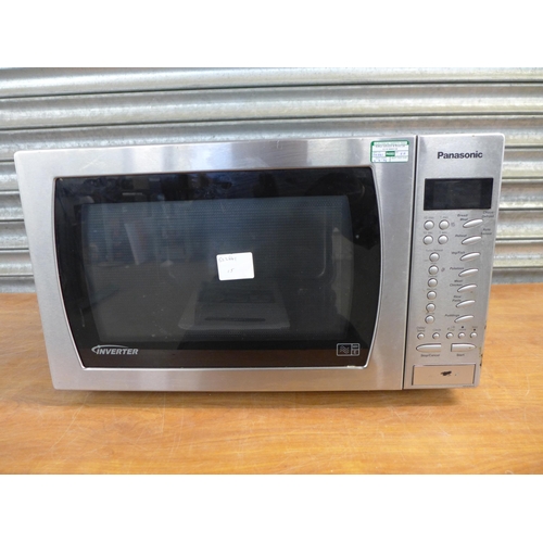 2407 - A Panasonic 900W inverter microwave