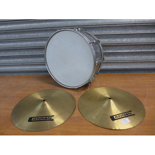 2437 - 2 drum parts - Annon cymbals and a Pearl drum