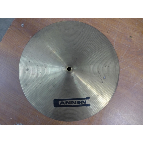 2437 - 2 drum parts - Annon cymbals and a Pearl drum