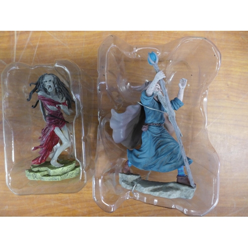 2448 - 25 fantasy figures and bird ornaments