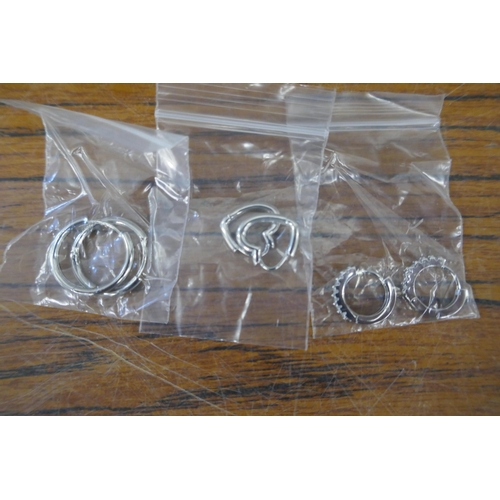 2195 - 40 packs of jewellery fashion earrings