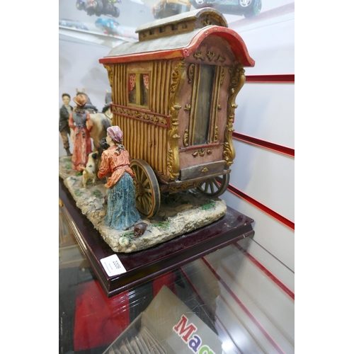 2209 - A large caravan/gypsy ornament from the Juliana collection