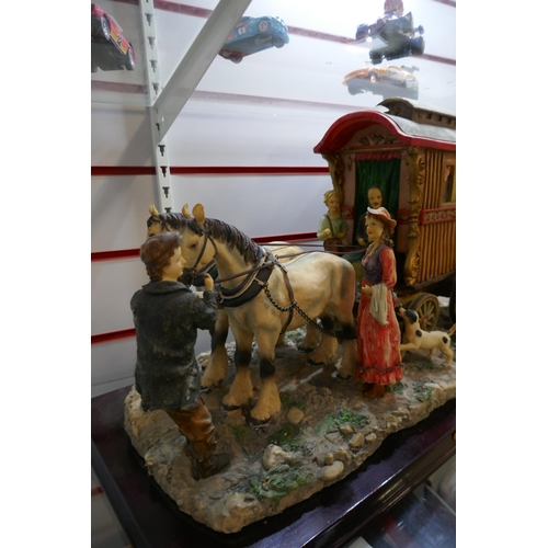 2209 - A large caravan/gypsy ornament from the Juliana collection