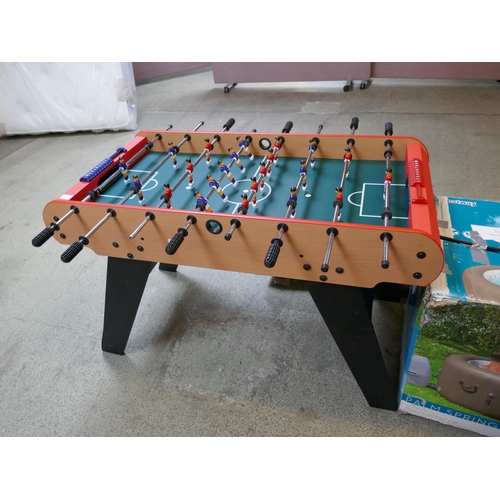 1450 - A table football game