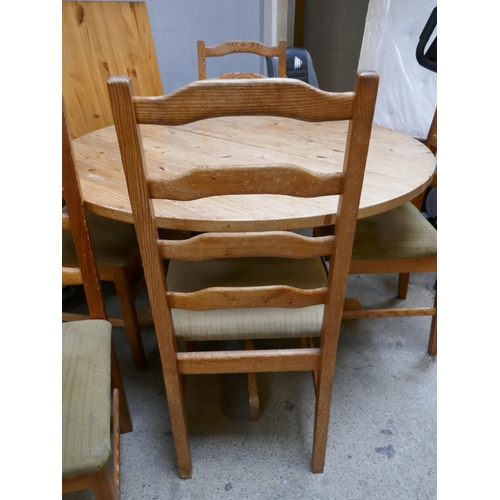 1452 - A pine dresser with table and five chairs