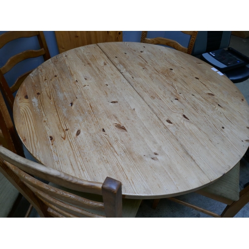 1452 - A pine dresser with table and five chairs