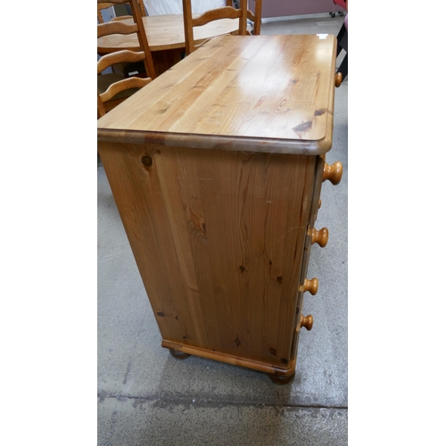 1454 - A pine chest of four drawers and bedside chest