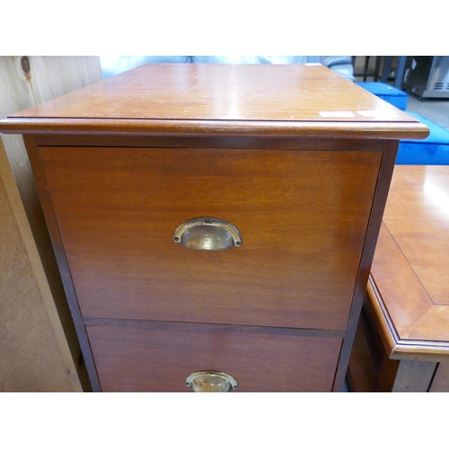 1456 - A mahogany filing chest and coffee table