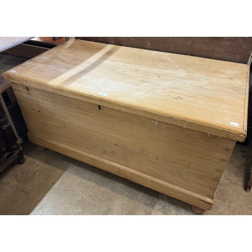 252 - A stripped pine blanket box