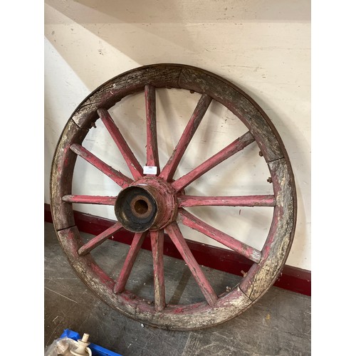 386 - A wooden cart wheel