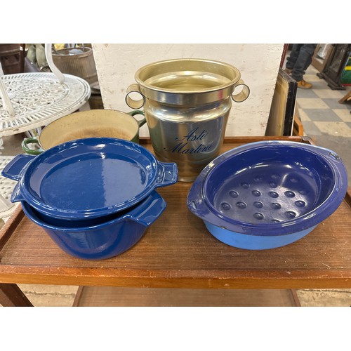 286 - Assorted enamelled kitchenalia, including a Le Creuset pot