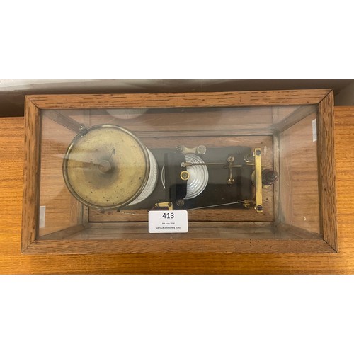 413 - An early 20th Century oak cased barograph