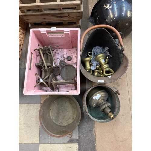 299 - Assorted copper and brassware, including a coal scuttle, jam pan, etc.