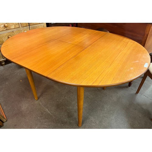 9 - A Jentique model 508 circular teak extending dining table