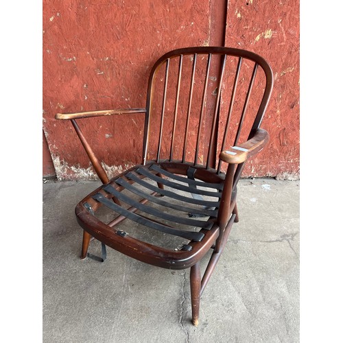 195 - An Ercol Golden Dawn beech Windsor chair