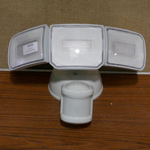 3036 - Homezone Security Light   - This lot requires a UK adaptor      (327-52 )  * This lot is subject to ... 