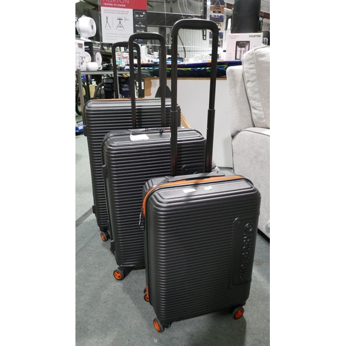 3059 - Superdry 3Piece Luggage Set, ( Middle Case Damaged Handle) Original RRP £149.99 + VAT (322-173) *Thi... 