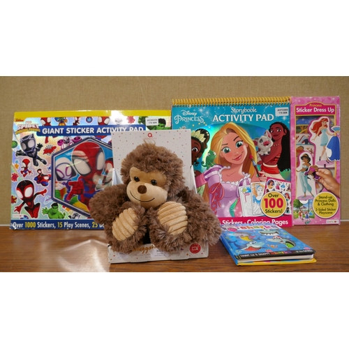 3075 - 2x Mixed Giant Sticker Pads, Aroma Home Animal Hottie And Shark Childs Book   (327-574,596 )  * This... 