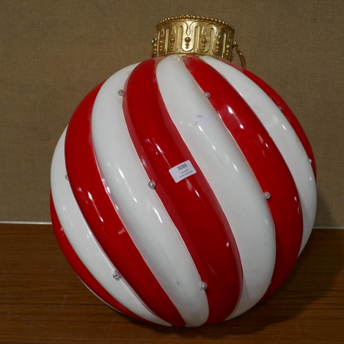 3088 - Oversized Festive Ornament (327-502 )  * This lot is subject to VAT