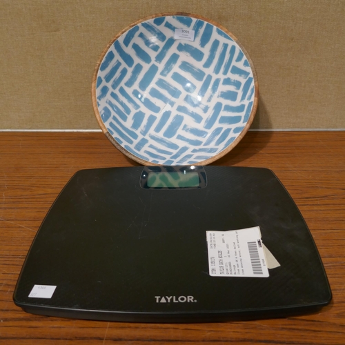 3091 - Taylor Bath Scales, Mikasa Salad Bowl - Damaged          (327-500,506 )  * This lot is subject to VA... 