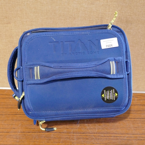 3092 - Titan Expandable Lunchbox  (327-507 )  * This lot is subject to VAT