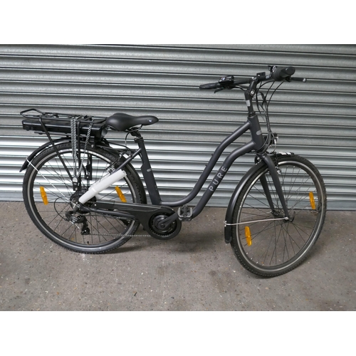 3317 - A Pure Free City Step Through Electric Bike With Battery Charger And Key - 25km/h, 250W - unused RRP... 