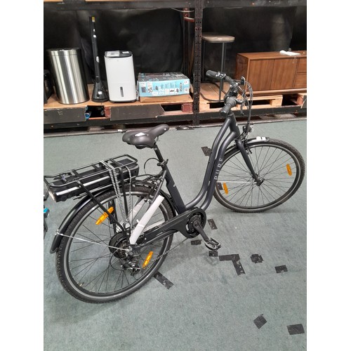 3317 - A Pure Free City Step Through Electric Bike With Battery Charger And Key - 25km/h, 250W - unused RRP... 