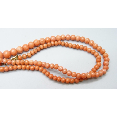 1139 - A long coral necklace, 31g, 48cm