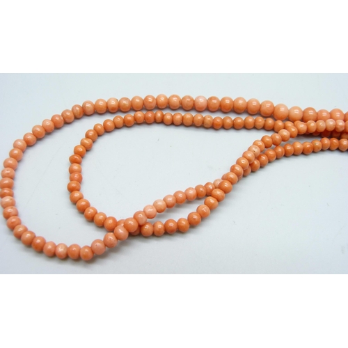 1139 - A long coral necklace, 31g, 48cm