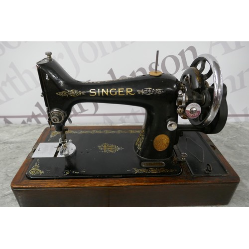 2040 - A vintage Singer EC182136 manually operated sewing machine with wooden hard case