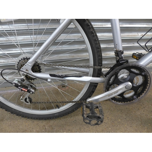 2134 - An aluminium framed Raleigh Tundra Mountain bike - Police repossession