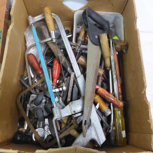 2027 - A large quantity of mixed hand tools including hack saws, pinhole saw, wood saws, Woden G-clamps, tr... 