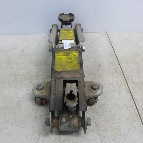 2036 - A Master Mechanic 2 ton hydraulic trolley jack