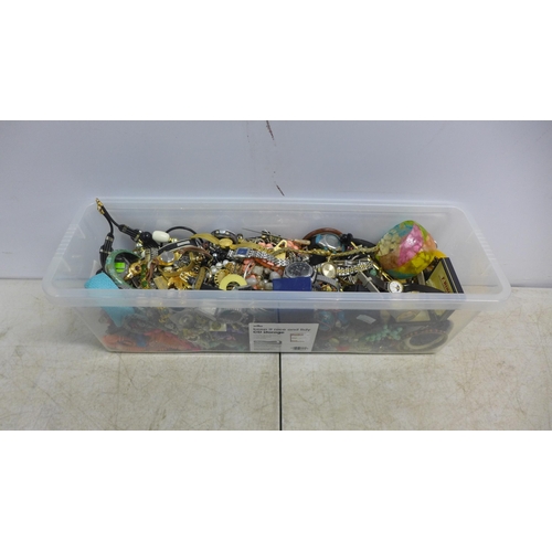 2063 - Box of approx. 25kg of costume jewellery and assorted watches