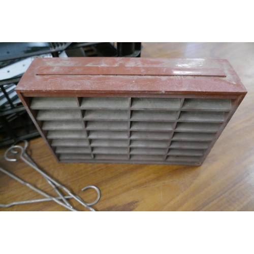 2292 - Box of approx. 30 joist hangers and brick ties