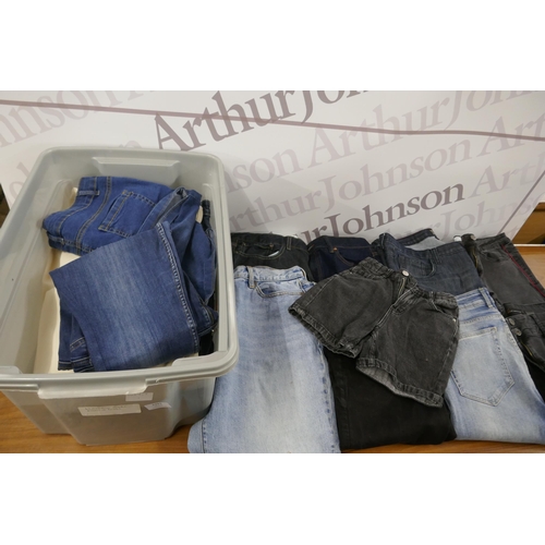 2293 - A box of approx. 20 pairs of assorted jeans in assorted sizes