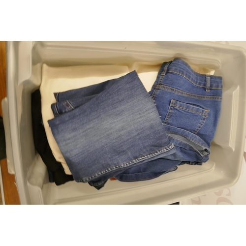 2293 - A box of approx. 20 pairs of assorted jeans in assorted sizes