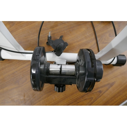 2299 - A Velo Pro bicycle turbo trainer