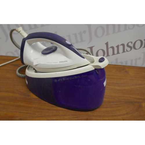 2319 - A Philips Fast Care Compact steam generator iron