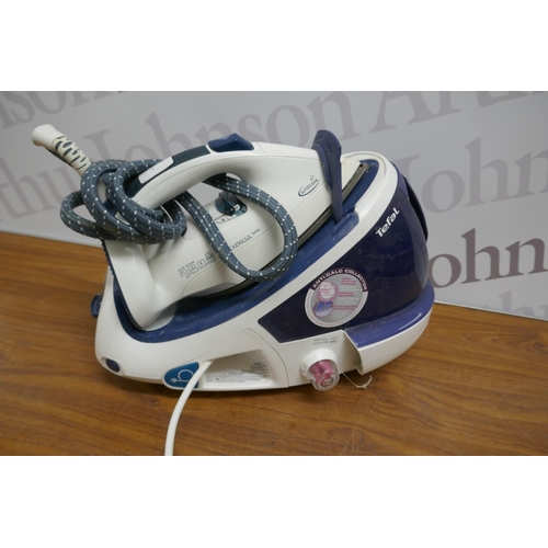 2320 - A Tefal Pro Express Turbo steam generator iron