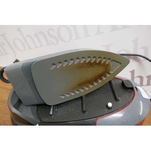 2321 - Morphy Richards Power Steam Elite steam generator iron