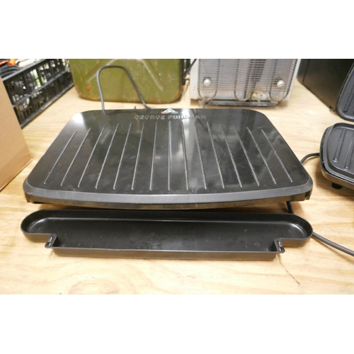 2323 - A George Foreman model 25820 grill and an Ambiano family grill