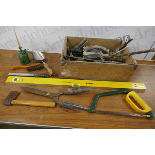 2329 - A vintage wooden wine box of assorted hand tools